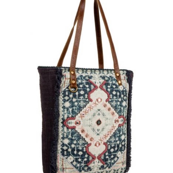 ▪️Myra Handcrafted Quilted Motif/Embroidered Tote - Picture 2 of 13